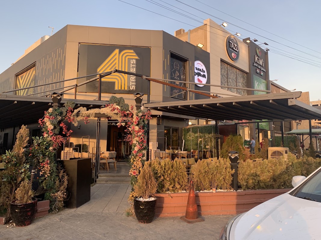 Four streets café